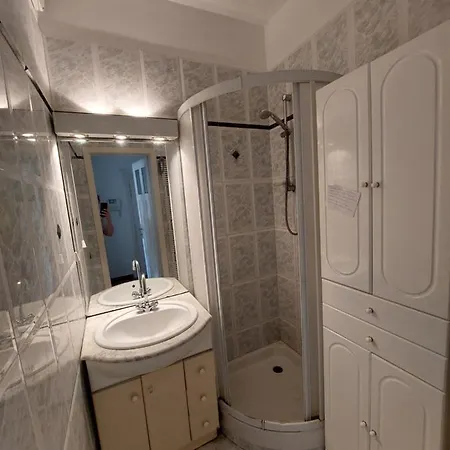 R24, Rose House Πανσιόν *