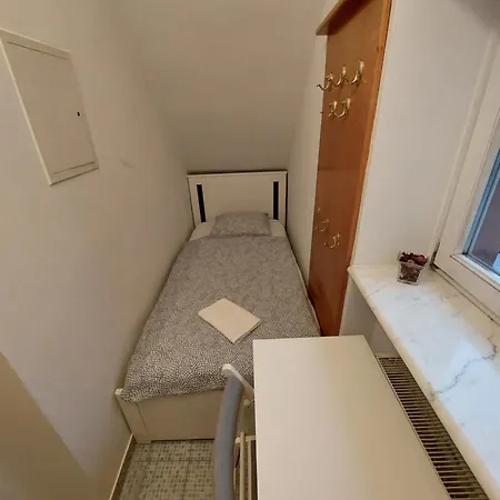 R24, Rose House Λιουμπλιάνα