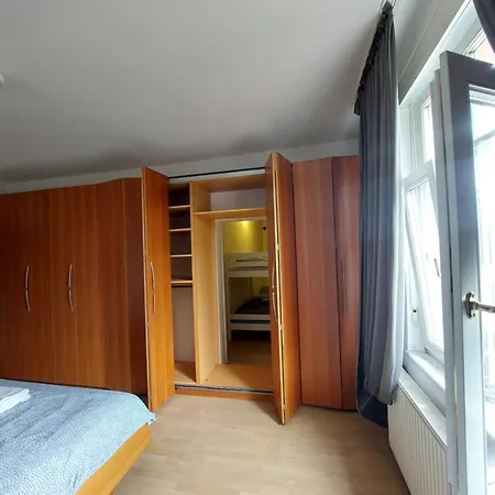R24, Rose House * Ljubljana